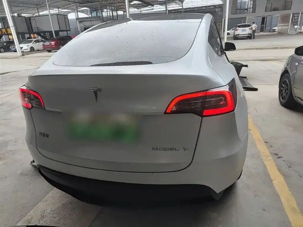 Tesla Model Y — фото 3