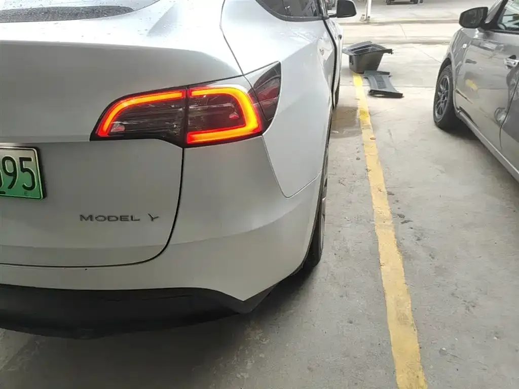 Tesla Model Y — фото 6
