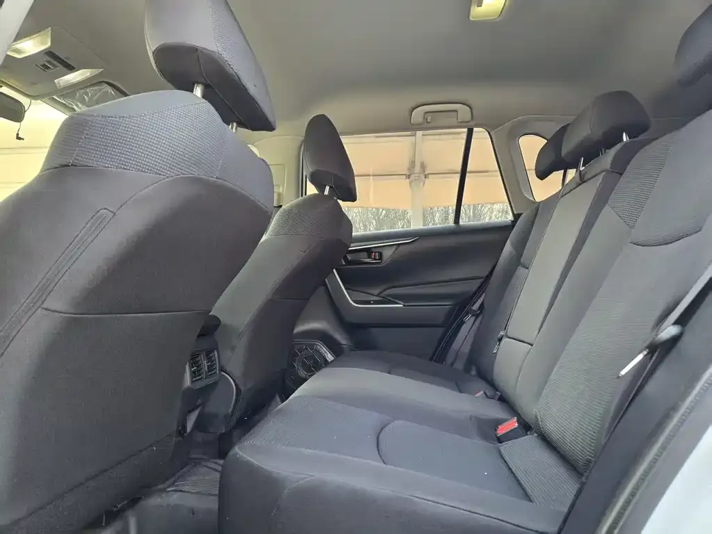 Toyota RAV4 — фото 9