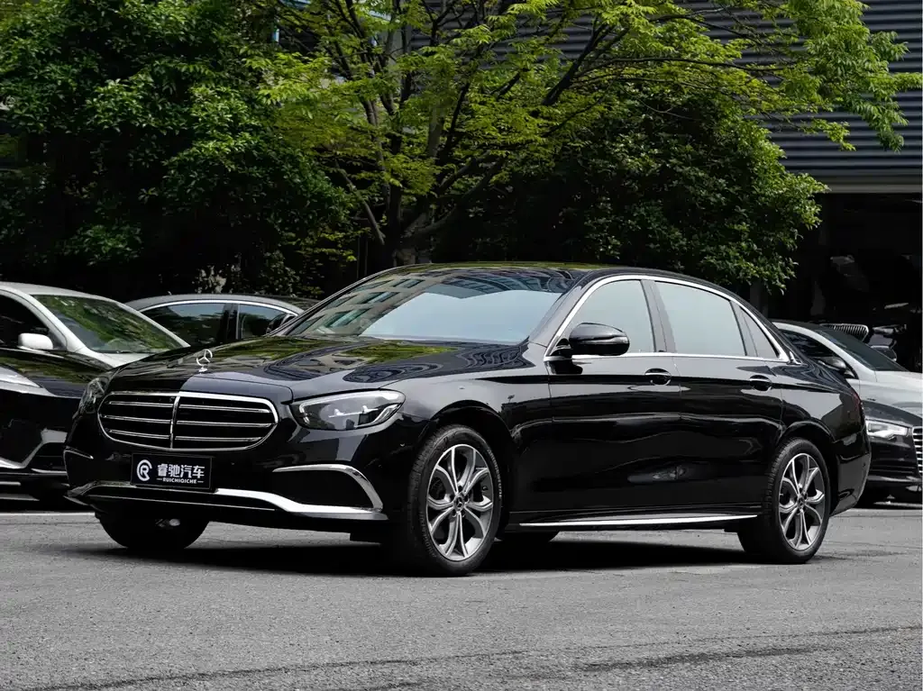 Mercedes-Benz E-Class — фото 1