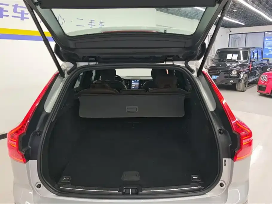 Volvo XC60 — фото 10