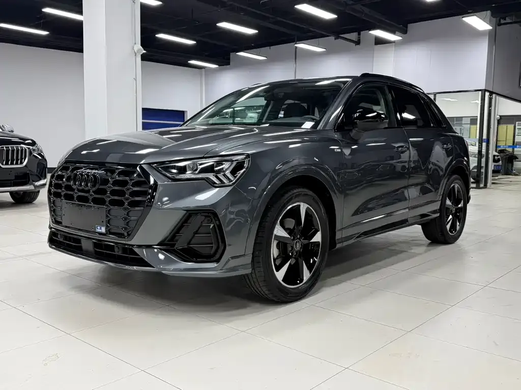Audi Q3 — фото 1