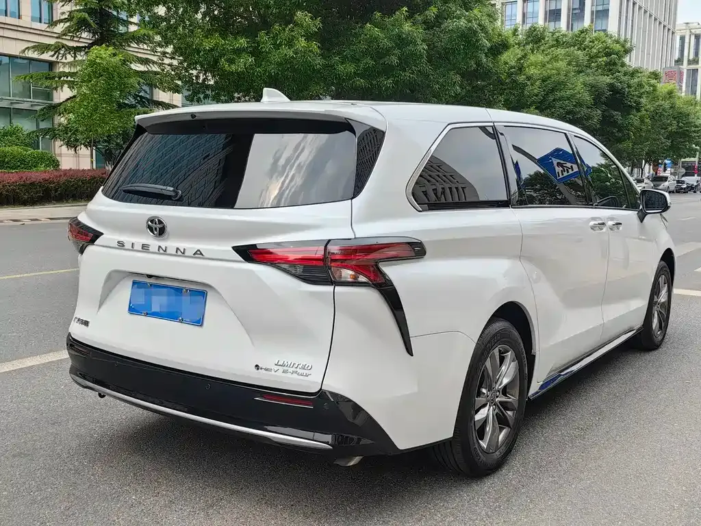 Toyota Sienna — фото 7