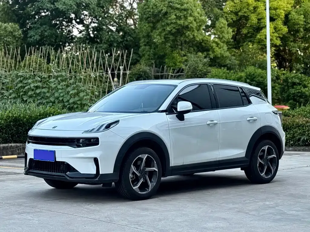 Lynk & Co 06
