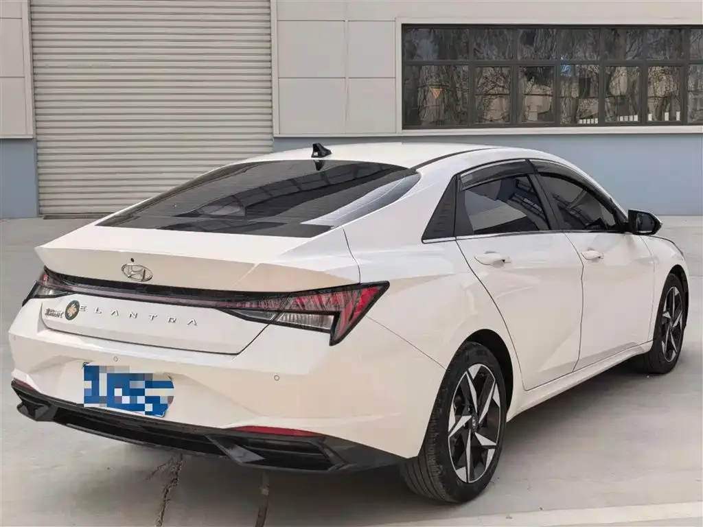 Hyundai Elantra — фото 2