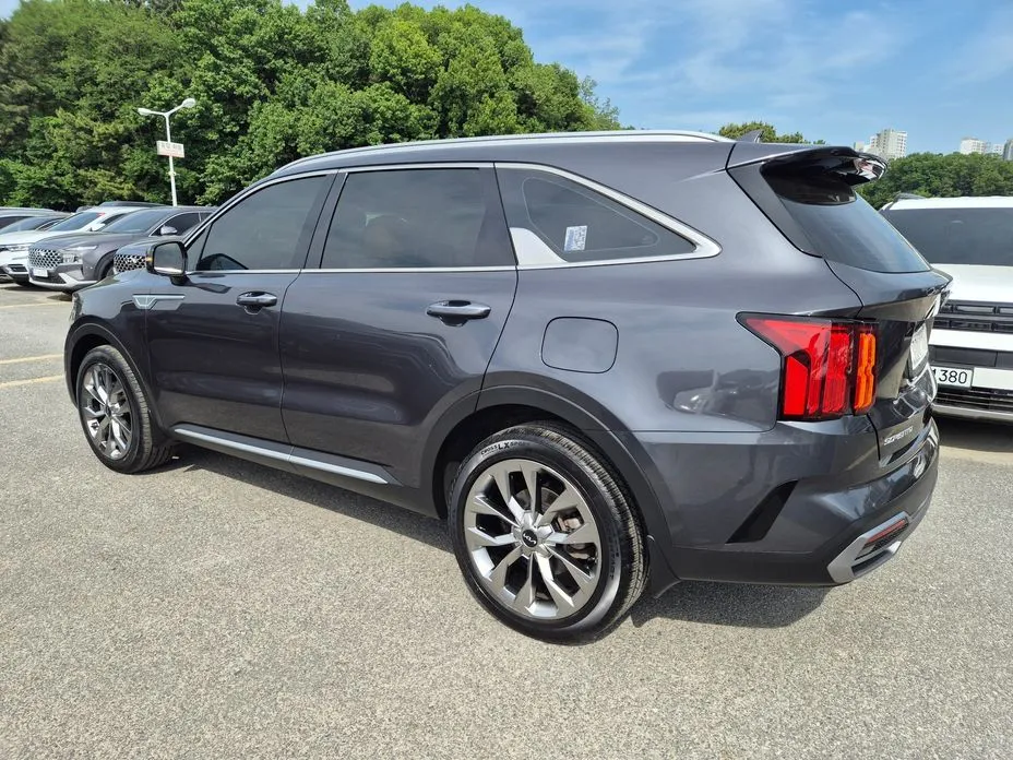 Kia Sorento — фото 10