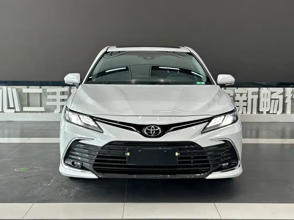 Toyota Camry 2022 из CN, фото 2