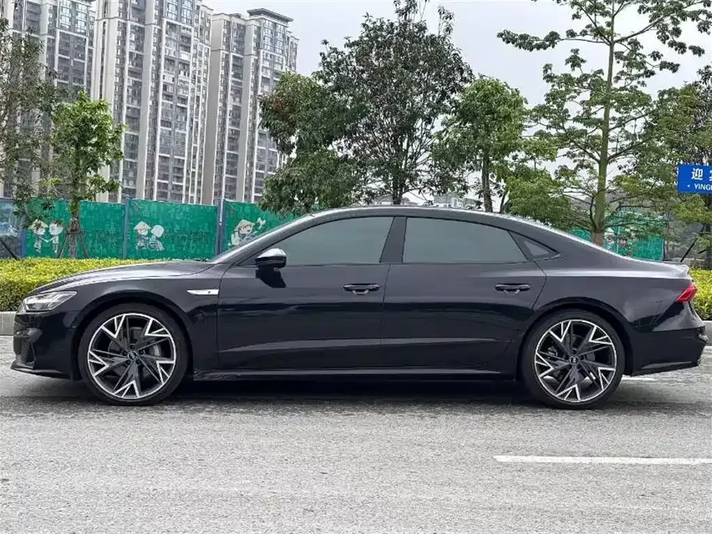 Audi A7L 2022 из CN, фото 7