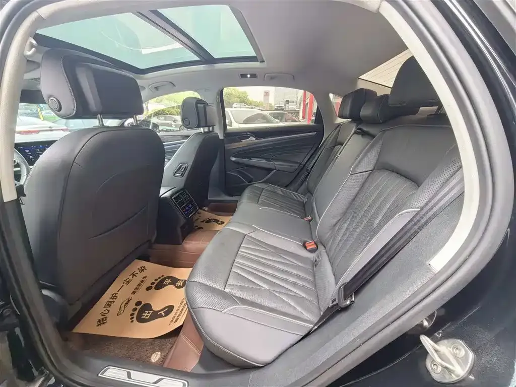 Volkswagen Passat 2023 из CN, фото 3