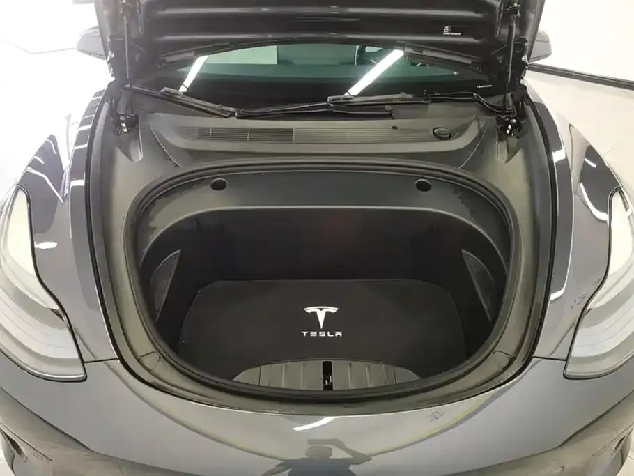 Tesla Model 3 — фото 4