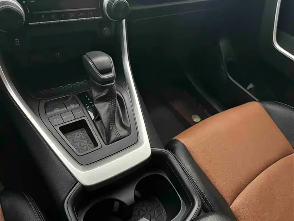 Toyota Wildlander — фото 10
