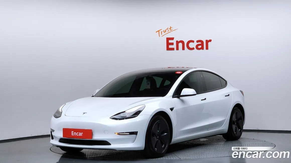 Tesla Model 3 — фото 1