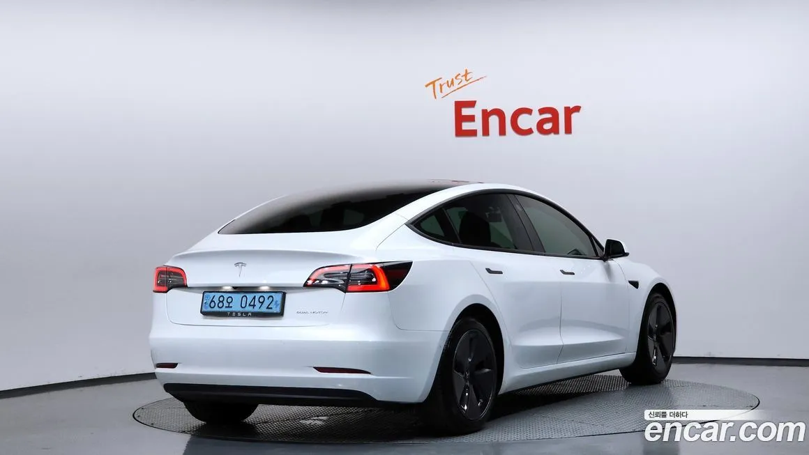 Tesla Model 3 — фото 4