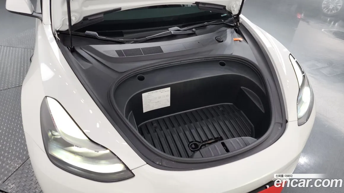 Tesla Model 3 — фото 10