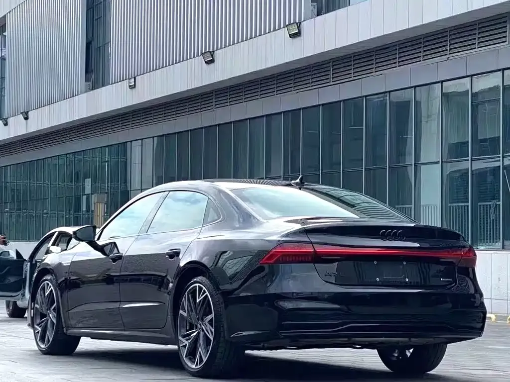 Audi A7L 2023 из CN, фото 3
