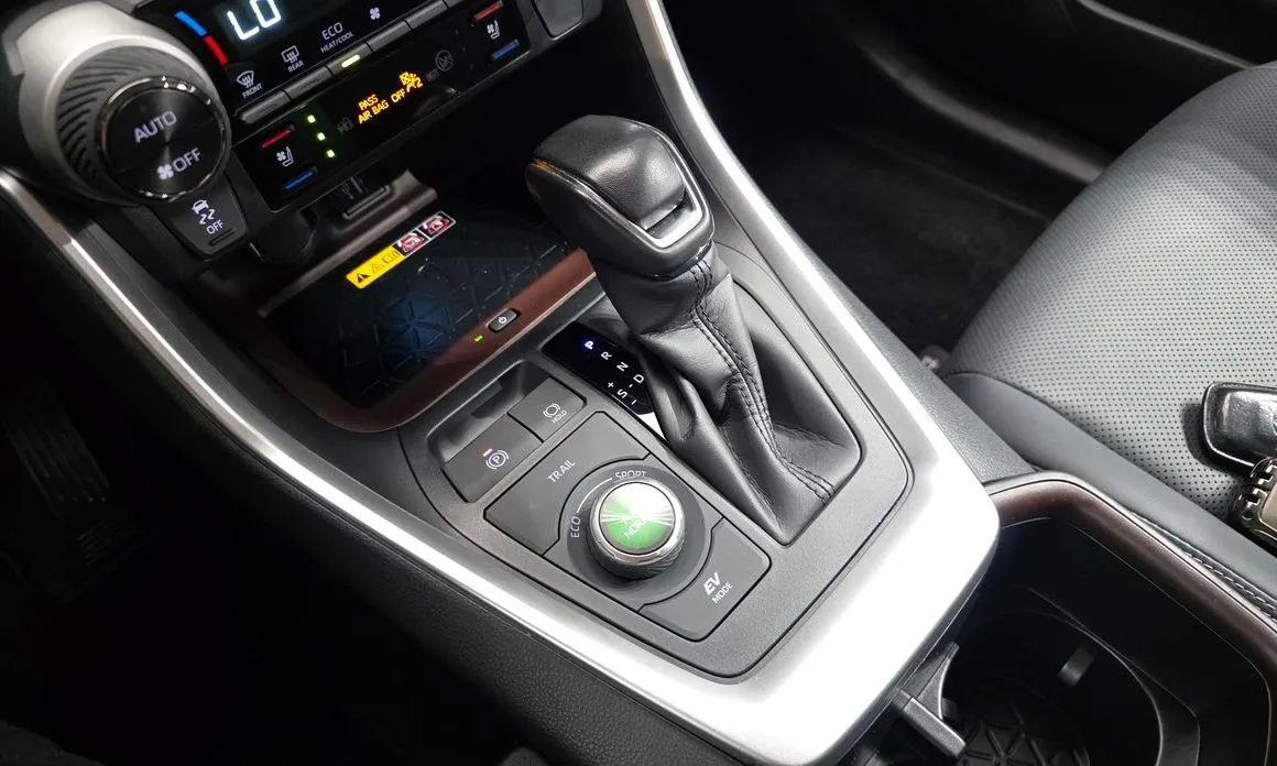 Toyota RAV4 2023 из KR, фото 8