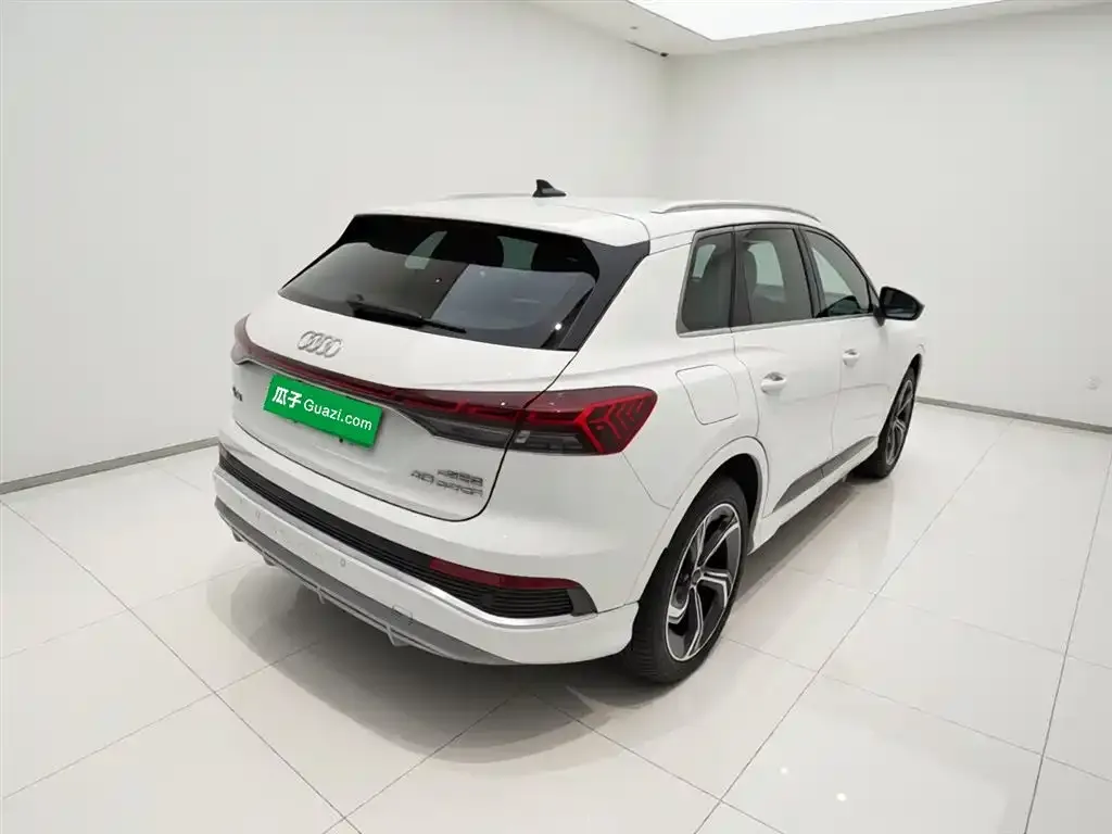 Audi Q4 e-tron — фото 2