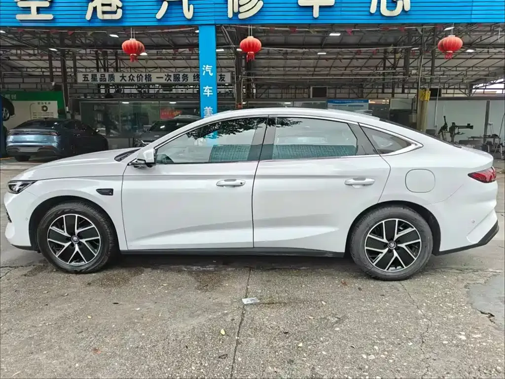 BYD Qin L — фото 9