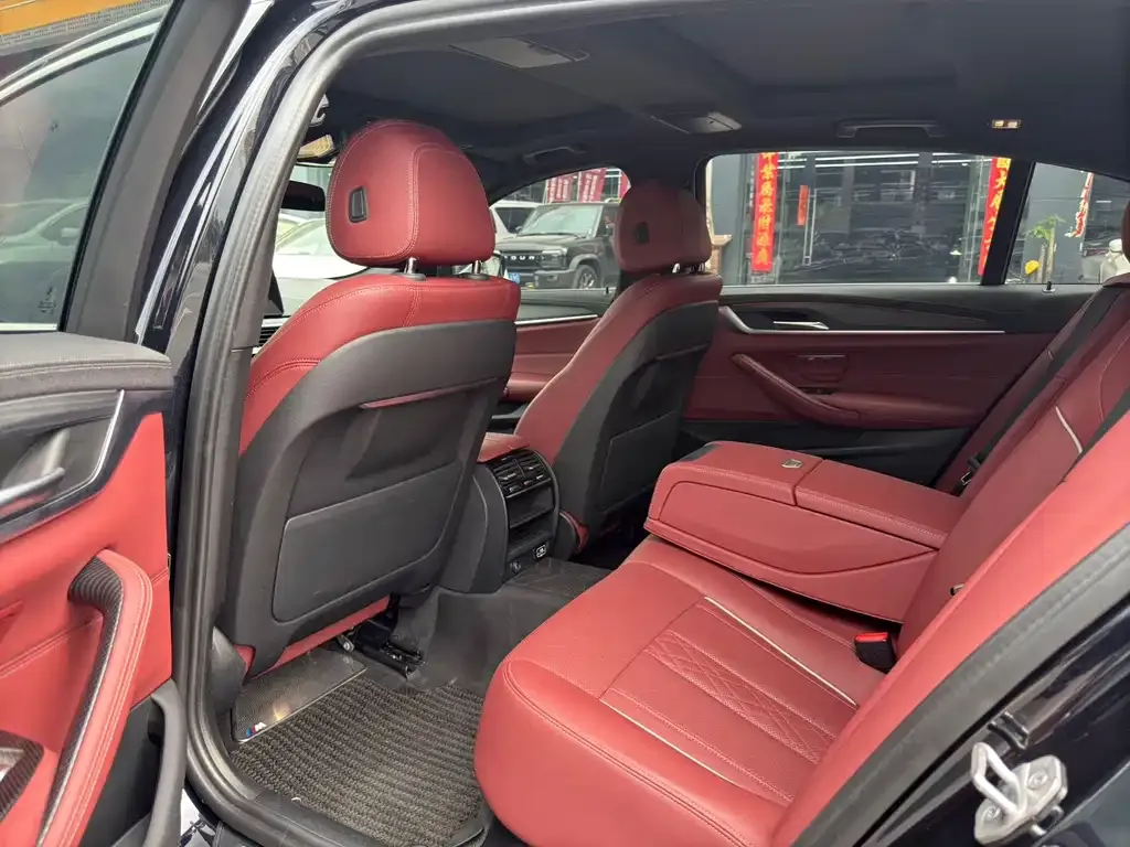 BMW 5 Series 2023 из CN, фото 5