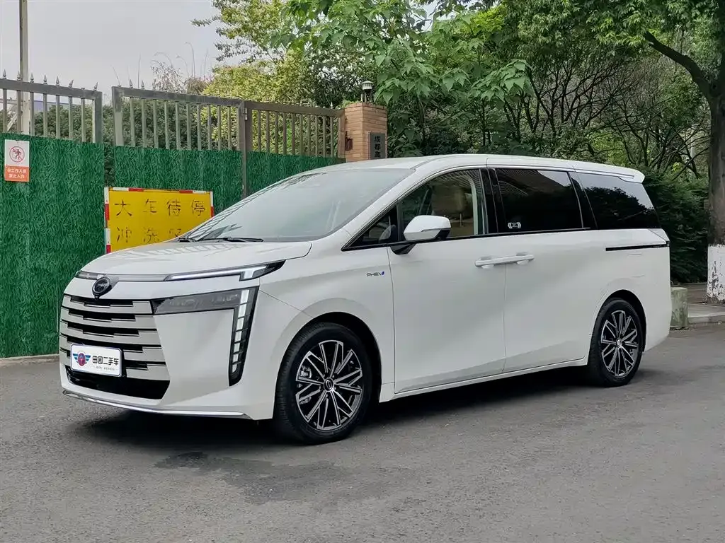 GAC Motor E8 Hybrid — фото 1