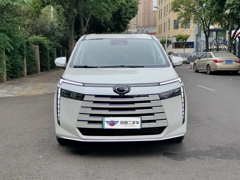 GAC Motor E8 Hybrid — фото 4