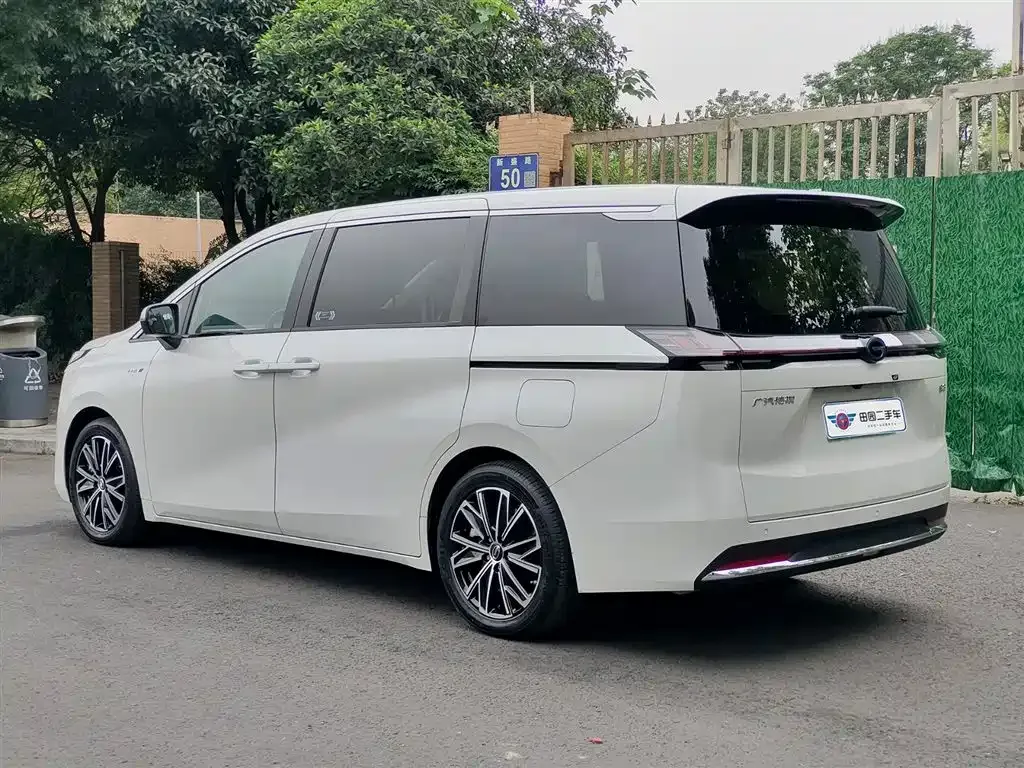 GAC Motor E8 Hybrid — фото 10