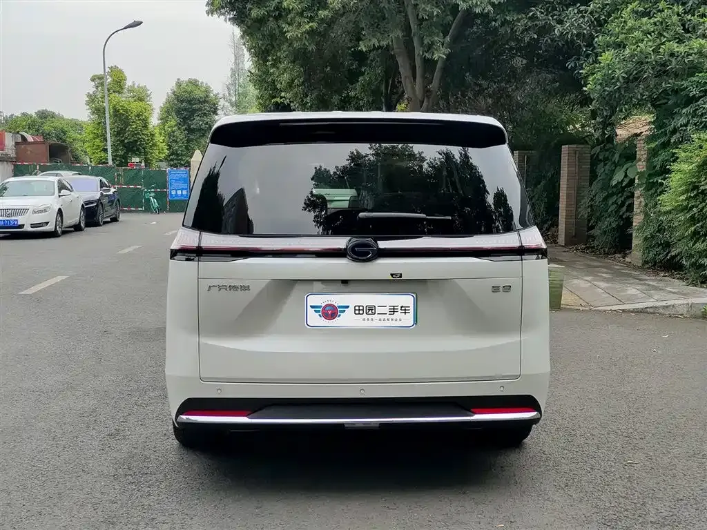 GAC Motor E8 Hybrid — фото 9