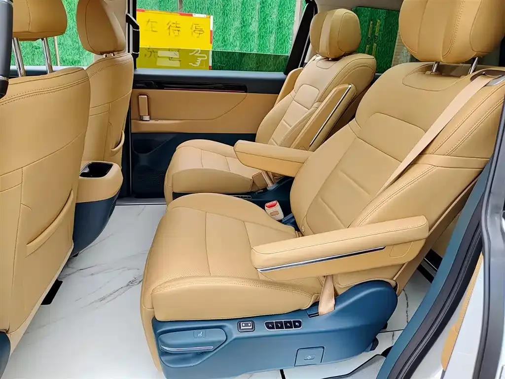 GAC Motor E8 Hybrid — фото 6