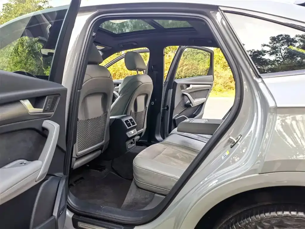 Audi Q5L Sportback — фото 4