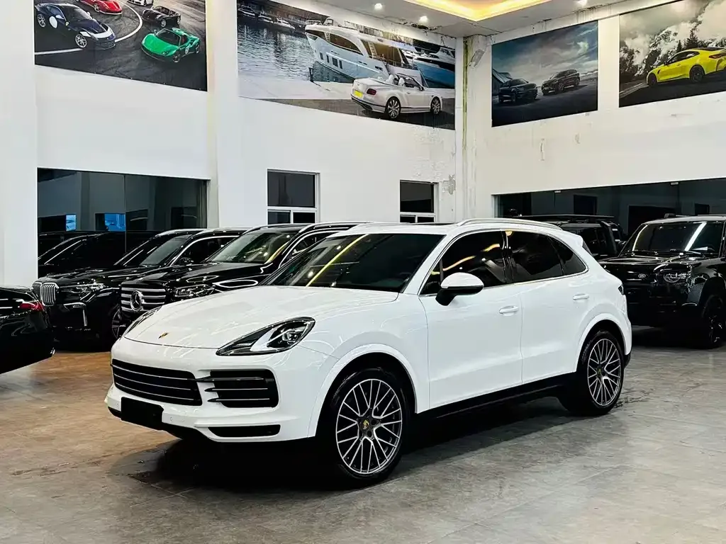 Porsche Cayenne — фото 1