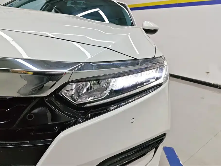 Honda Accord — фото 8