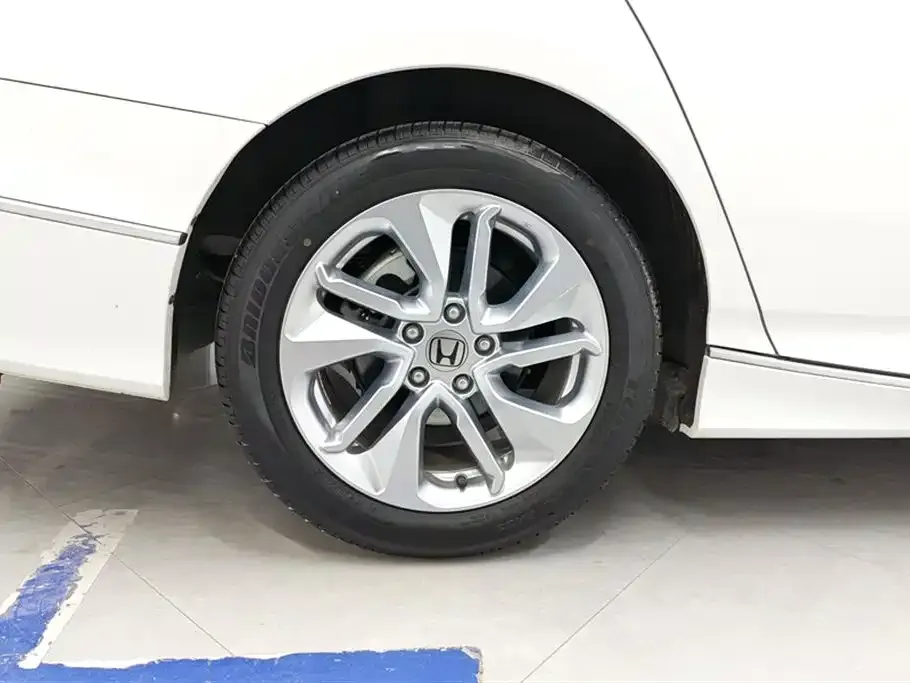 Honda Accord — фото 6