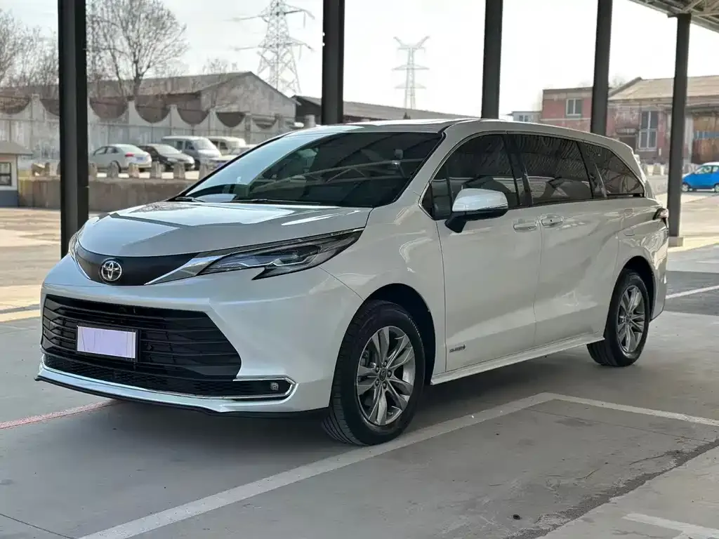 Toyota Sienna — фото 3