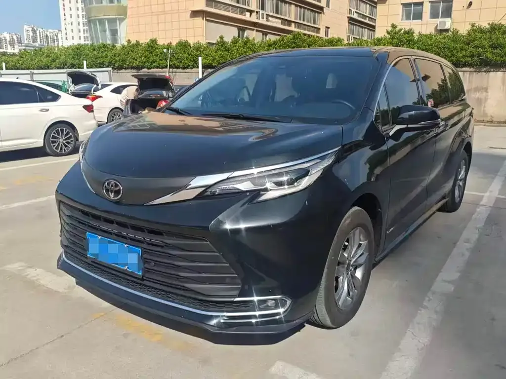 Toyota Sienna 2024 из CN, фото 1