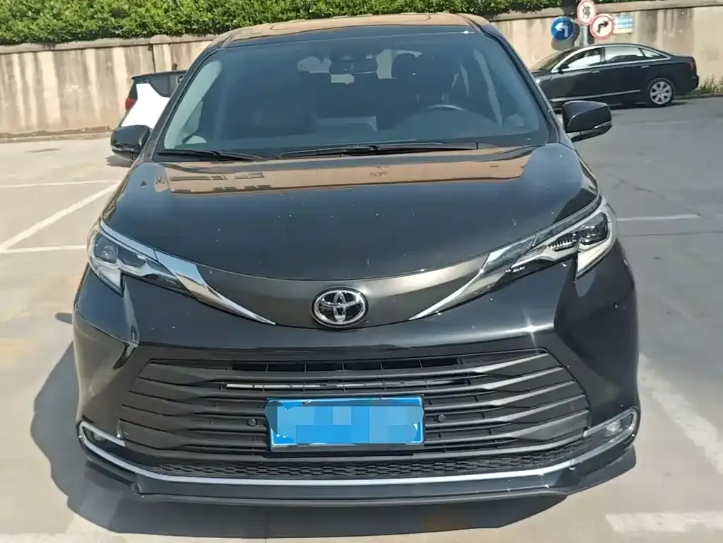 Toyota Sienna 2024 из CN, фото 3