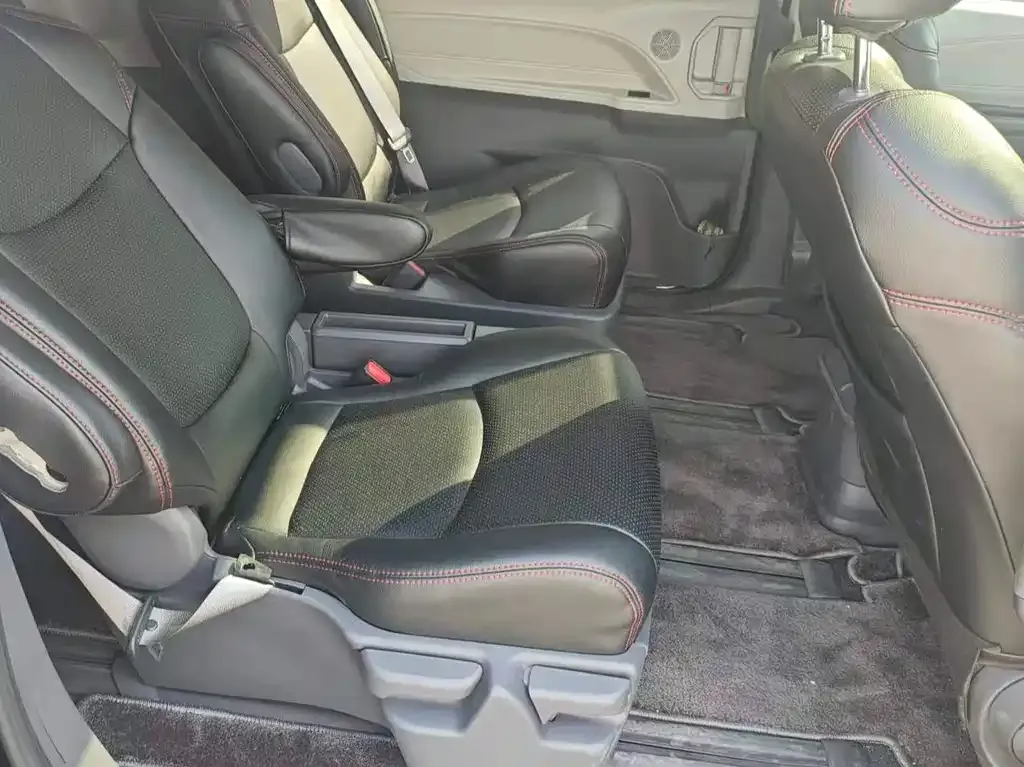 Toyota Sienna 2024 из CN, фото 9