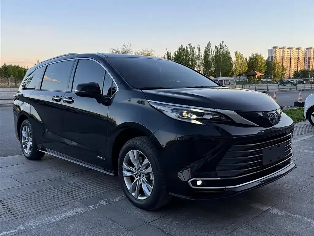 Toyota Sienna — фото 9