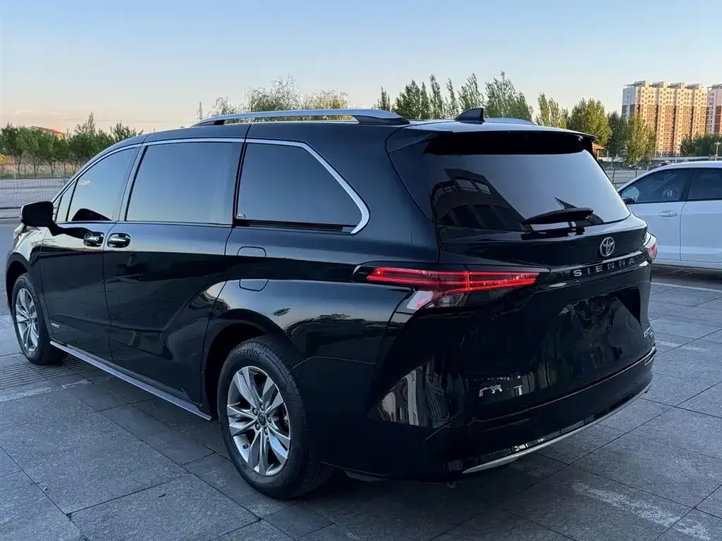 Toyota Sienna — фото 7