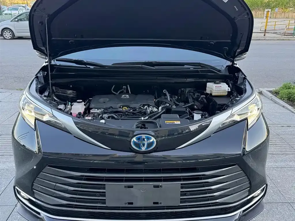 Toyota Sienna — фото 4
