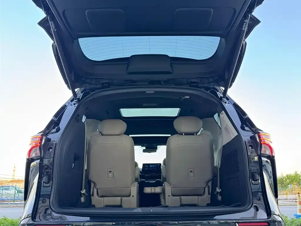 Toyota Sienna — фото 2