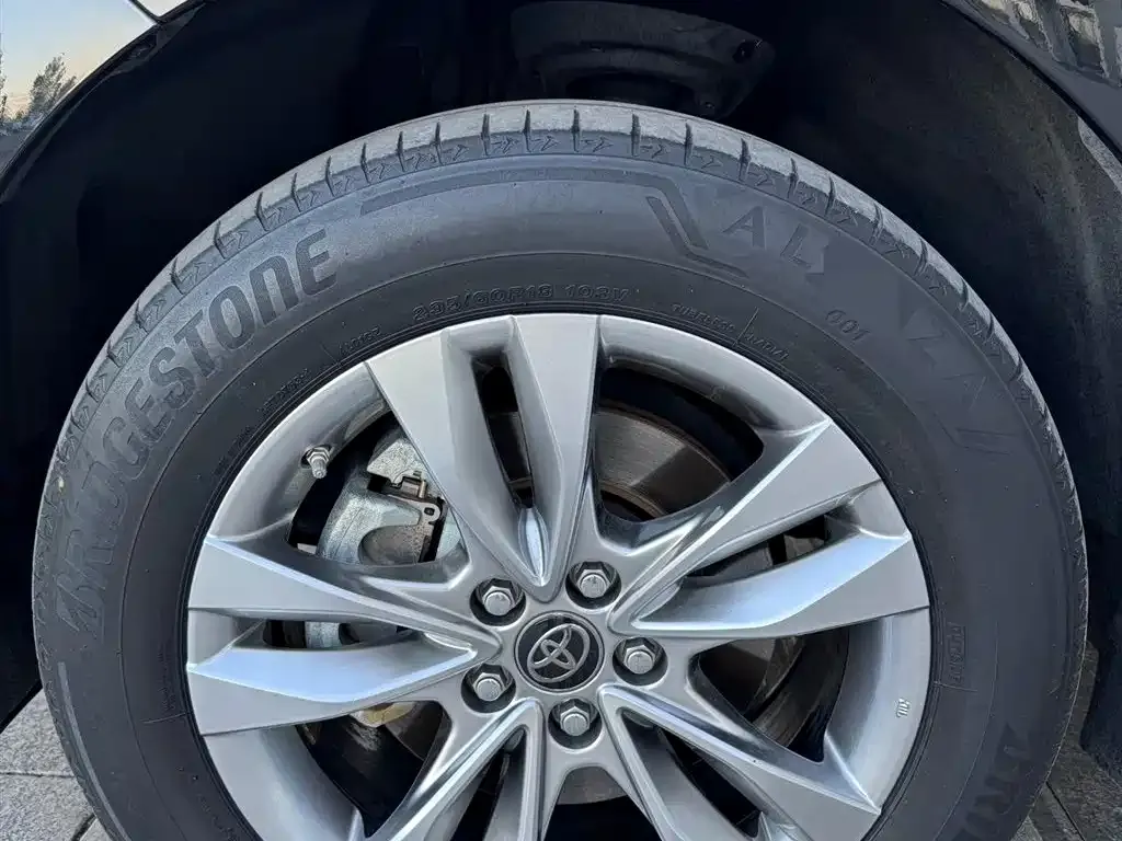 Toyota Sienna — фото 10