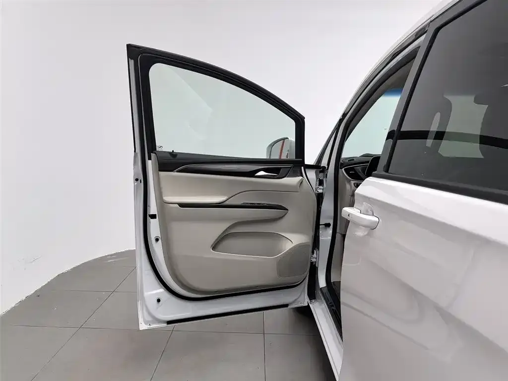 Buick GL8 2023 из CN, фото 8