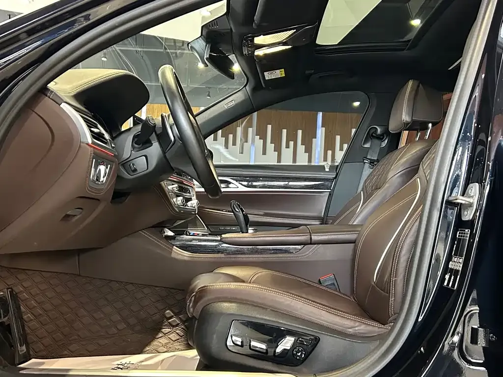 BMW 7 Series 2022 из CN, фото 9