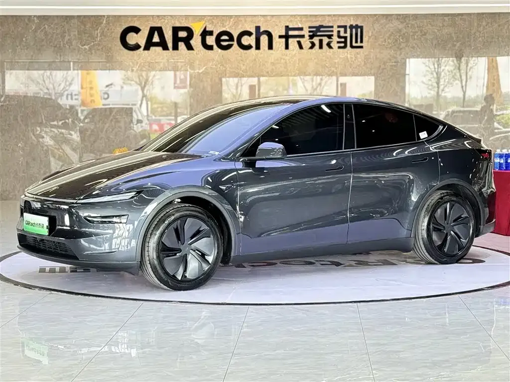 Tesla Model Y — фото 1
