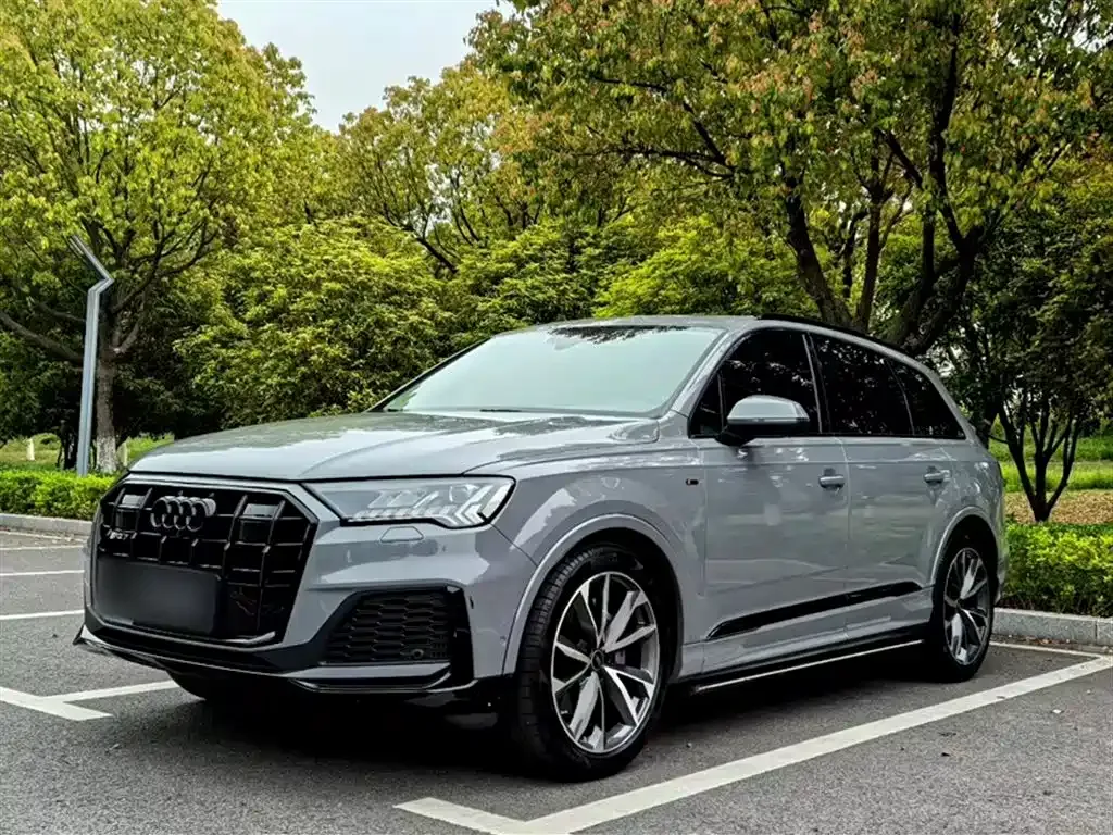 Audi Q7 — фото 1