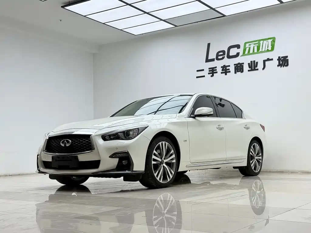 Infiniti Q50L — фото 1