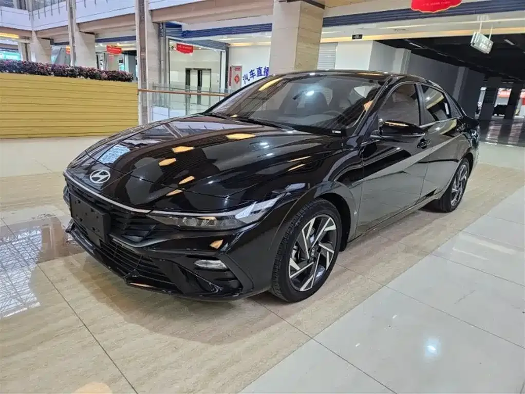 Hyundai Elantra 2023 из CN, фото 1