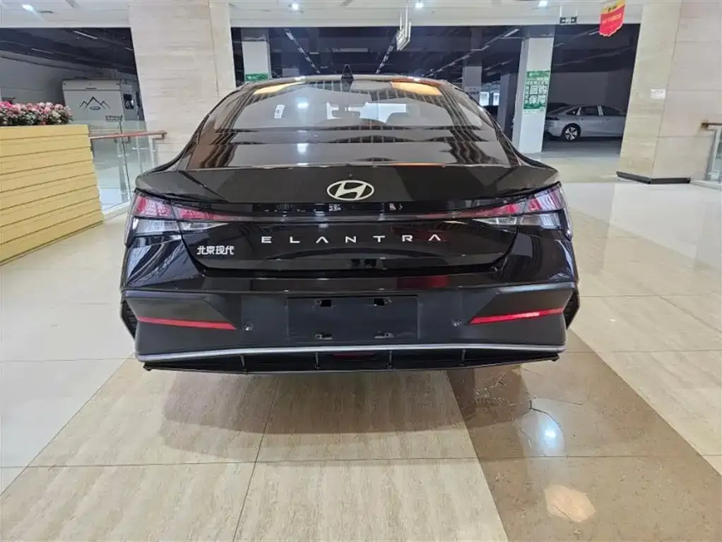 Hyundai Elantra 2023 из CN, фото 3