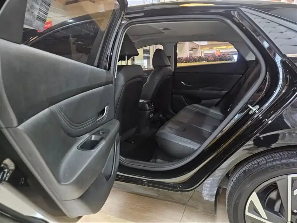 Hyundai Elantra 2023 из CN, фото 8