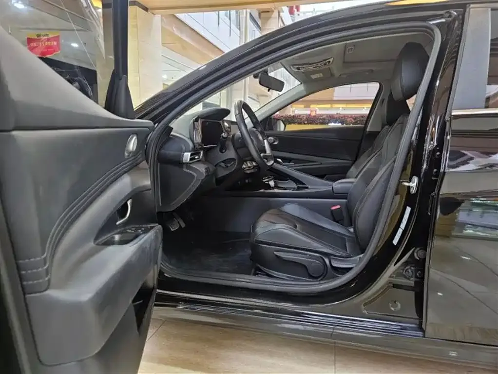 Hyundai Elantra 2023 из CN, фото 10